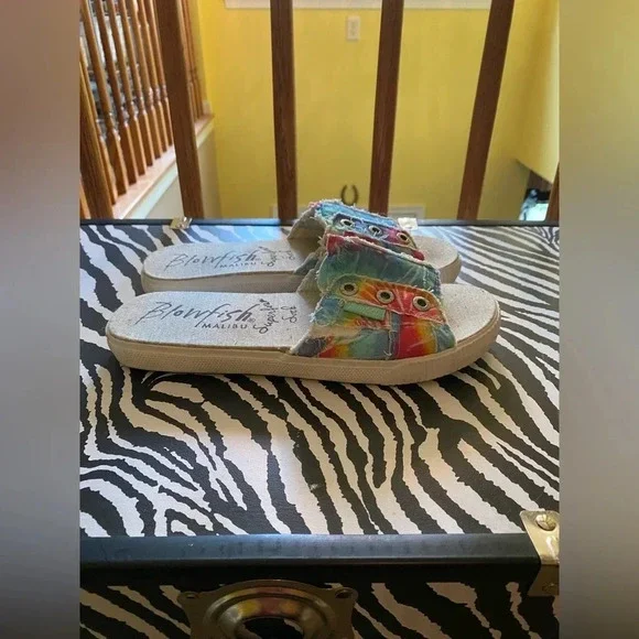 Blowfish Malibu tie dye slides size 7 1/2 - Picture 4 of 5